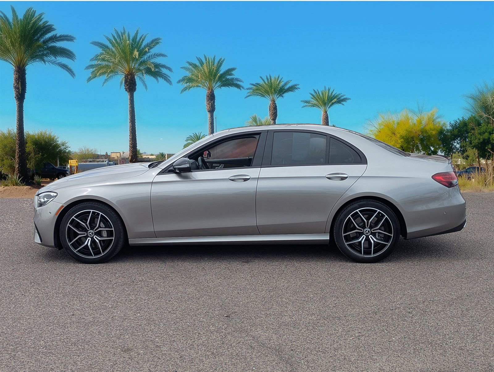 Used 2022 Mercedes-Benz E 450 4MATIC Sedan image 2