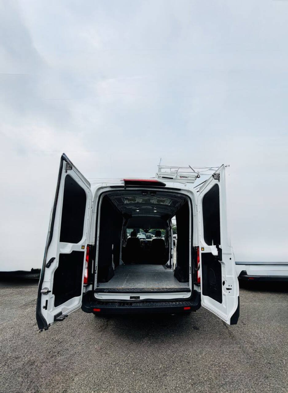 Used 2023 Ford Transit 250 Medium Roof AWD w/ Load Area Protection Package image 10