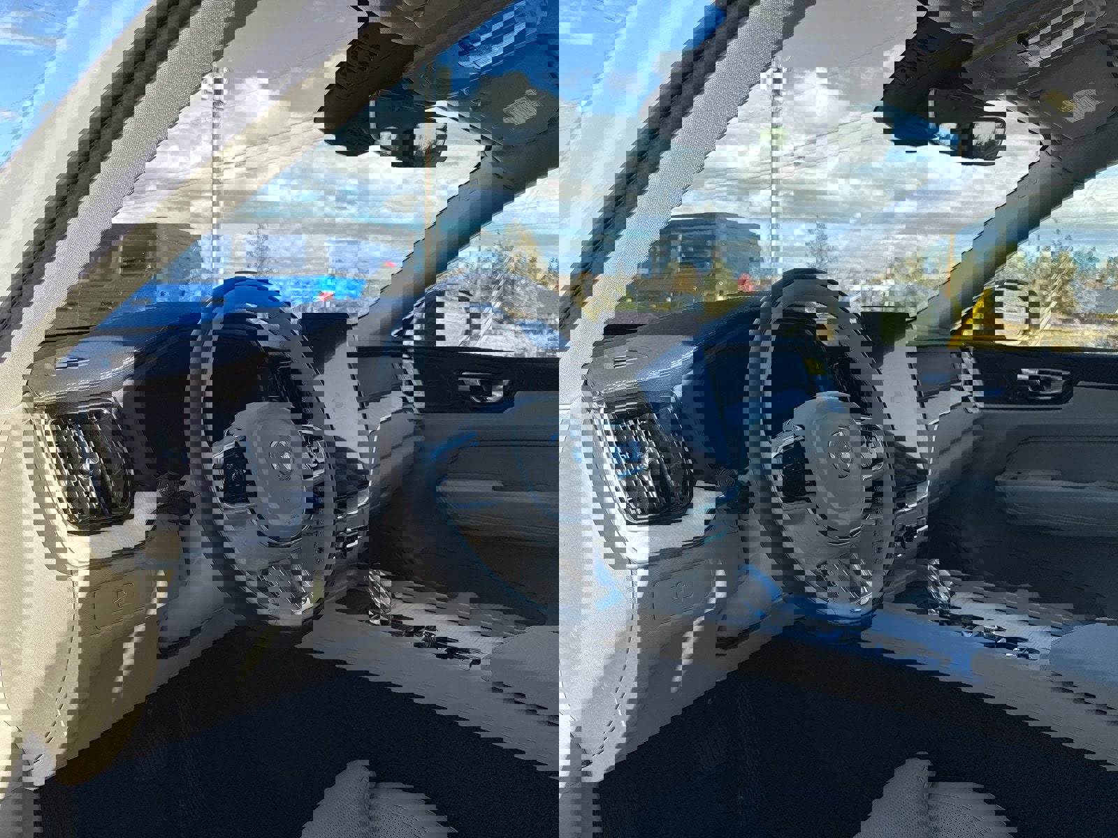 New 2026 Volvo XC60 B5 Ultra w/ Climate Package image 8