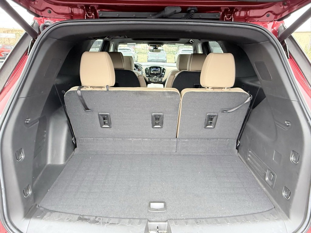 Used 2023 Chevrolet Traverse Premier image 32