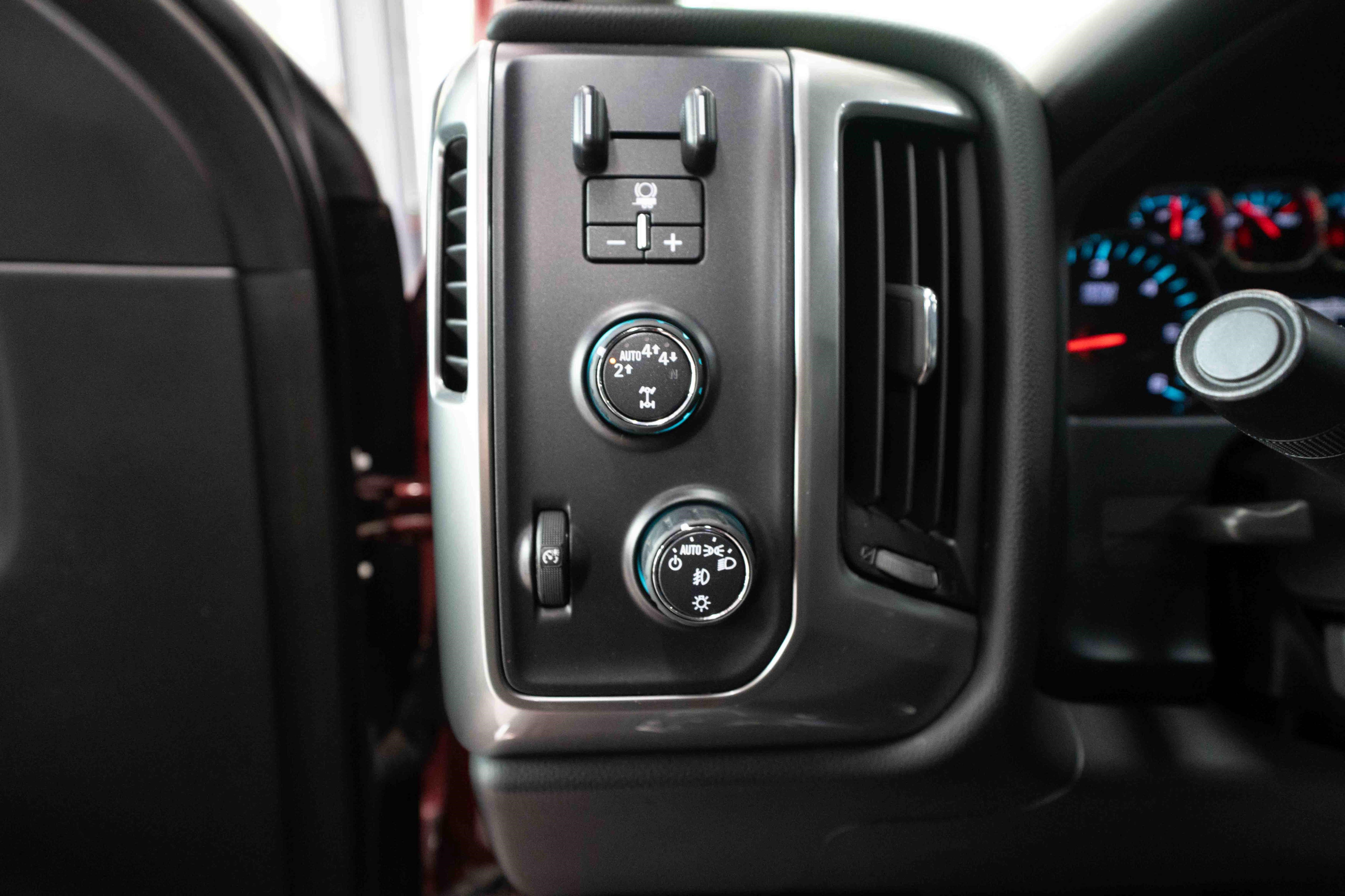 Used 2017 Chevrolet Silverado 1500 LT w/ All Star Edition AWD/4WD image 11
