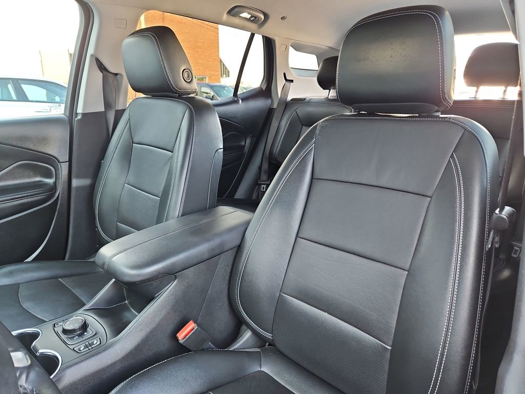 Used 2024 GMC Terrain SLT image 23