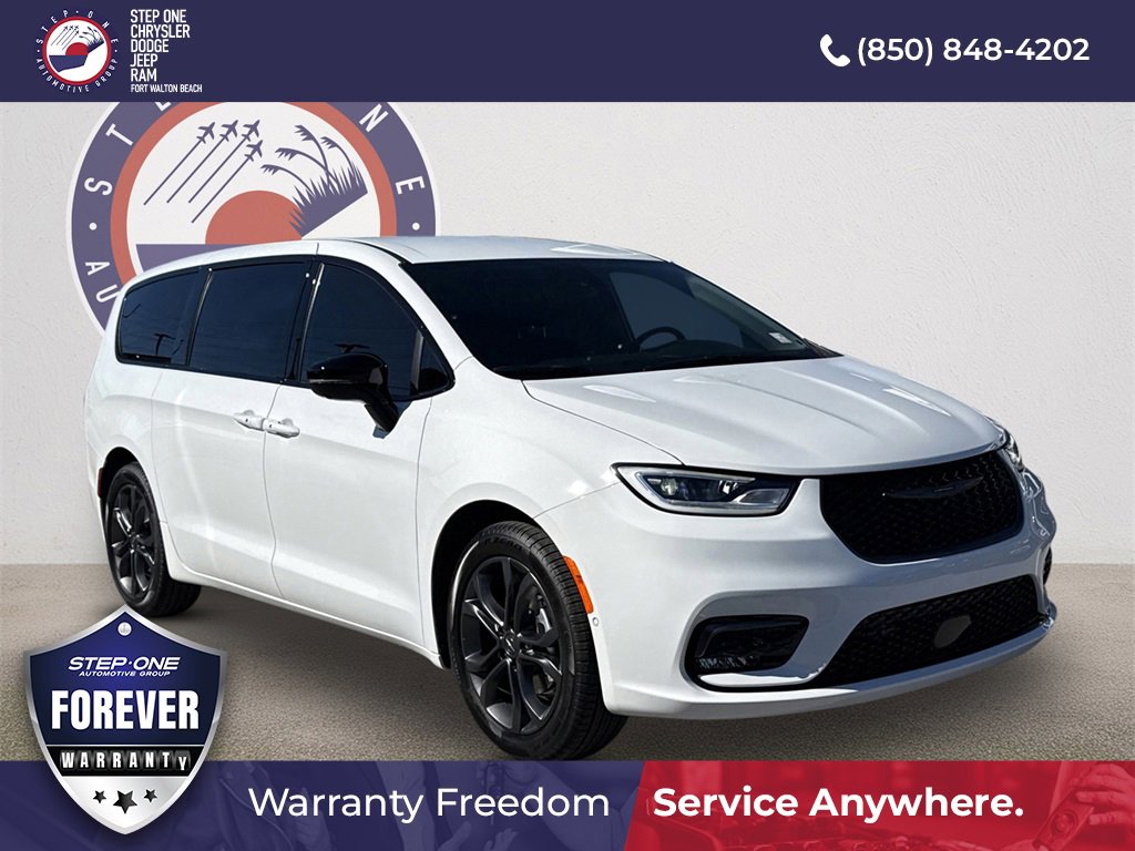 New 2026 Chrysler Pacifica Select