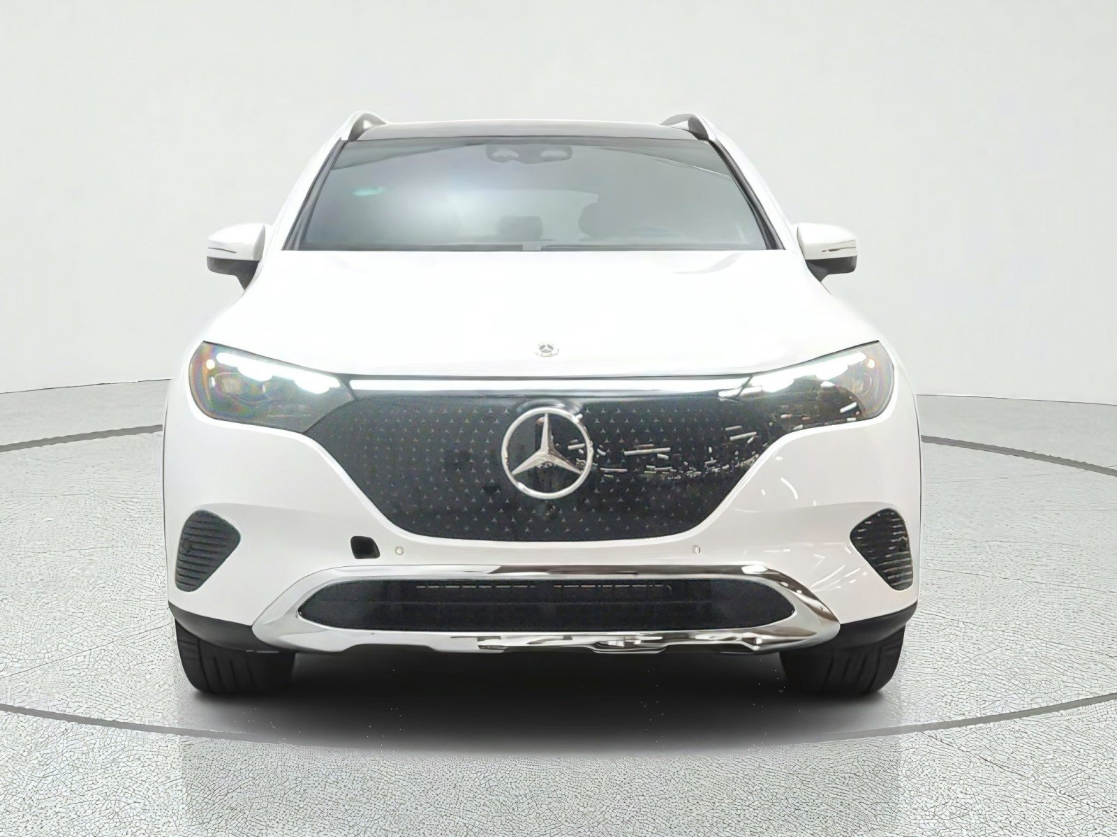 New 2027 Mercedes-Benz EQE 320+ SUV image 2