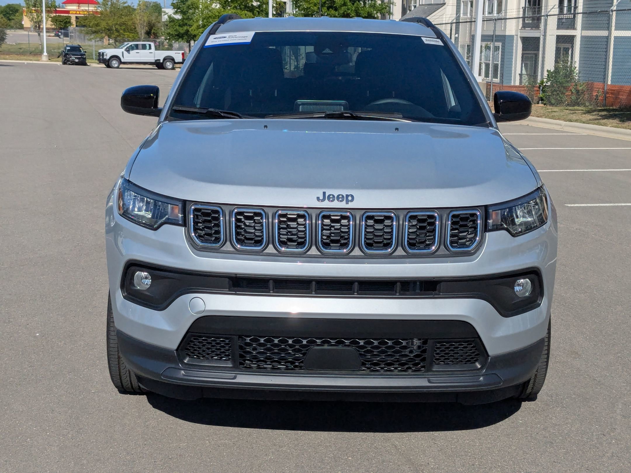 Used 2025 Jeep Compass Latitude image 9