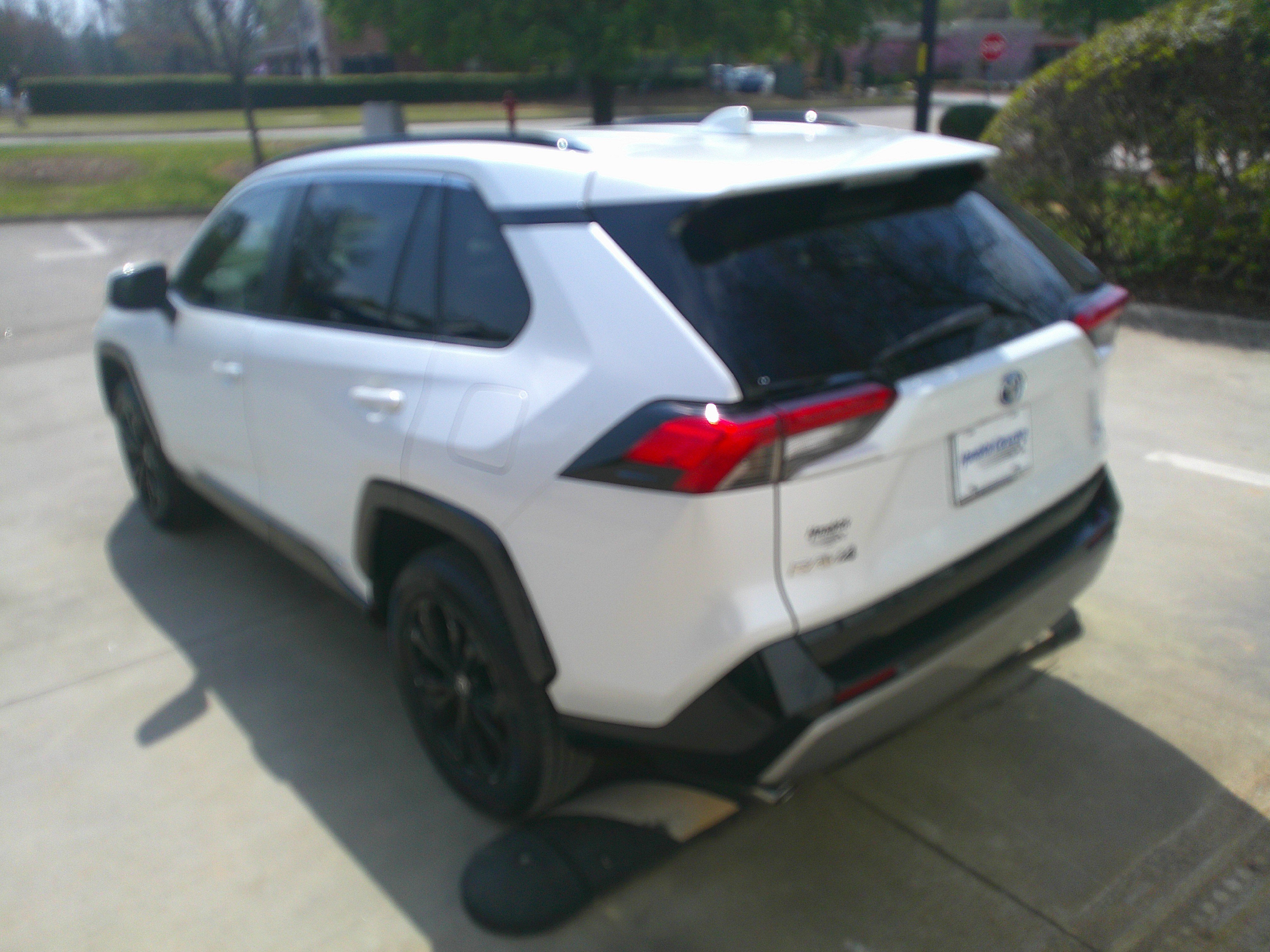 Used 2023 Toyota RAV4 SE w/ Convenience Package image 10