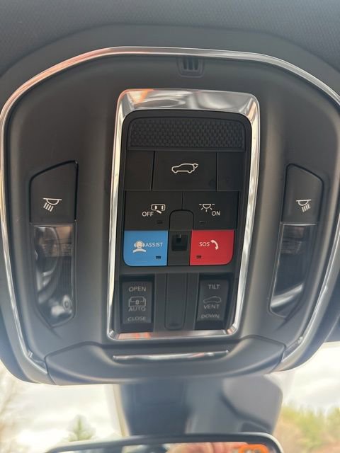 Used 2023 Jeep Grand Cherokee L Laredo image 24