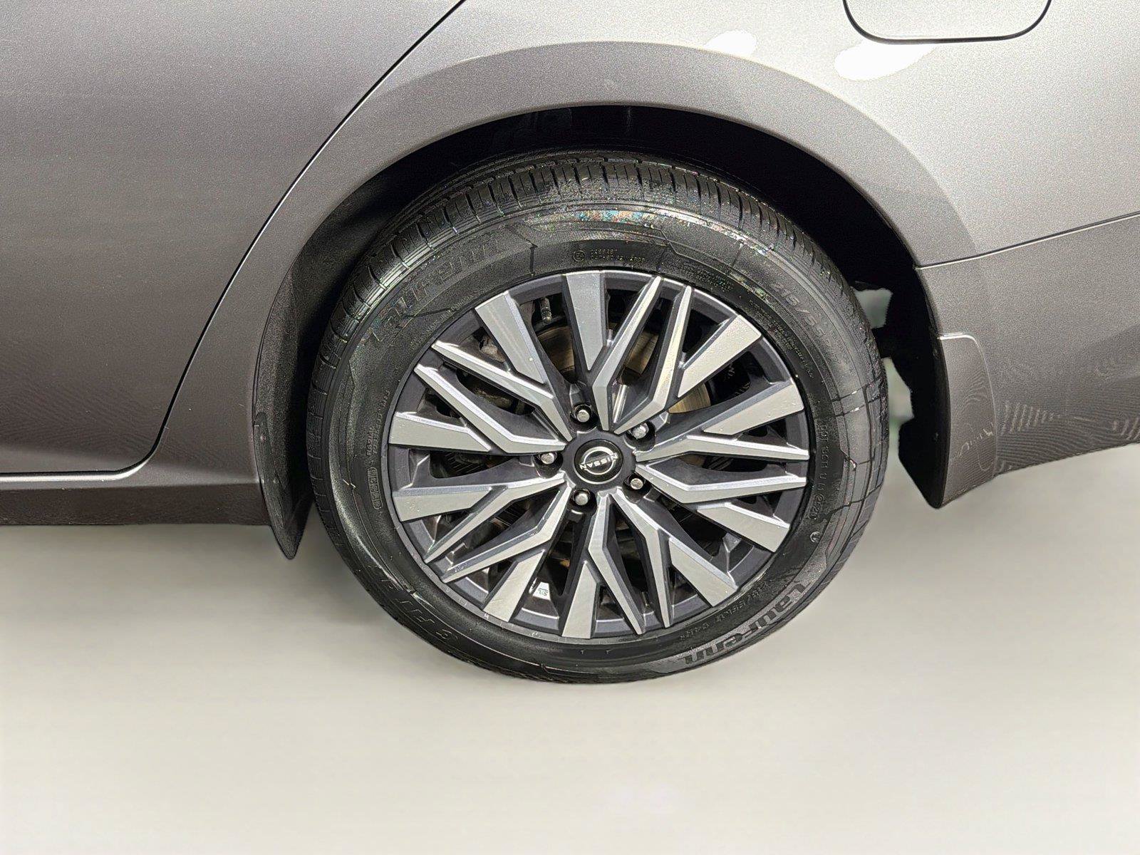 Used 2023 Nissan Altima 2.5 SV AWD/4WD image 34