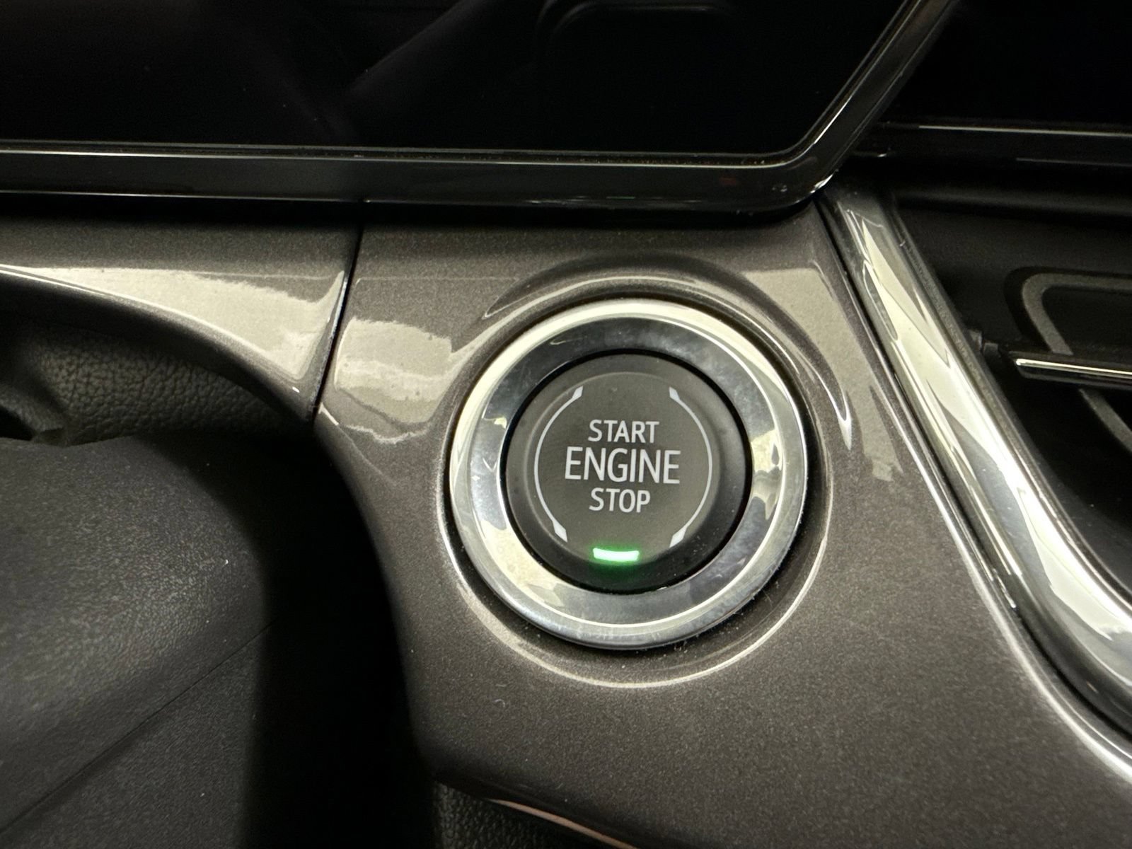 Used 2025 Chevrolet Trax ACTIV w/ Sunroof Package FWD image 34