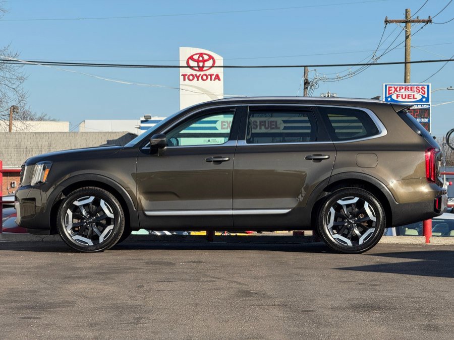 Used 2023 Kia Telluride S w/ S Sunroof Package image 8
