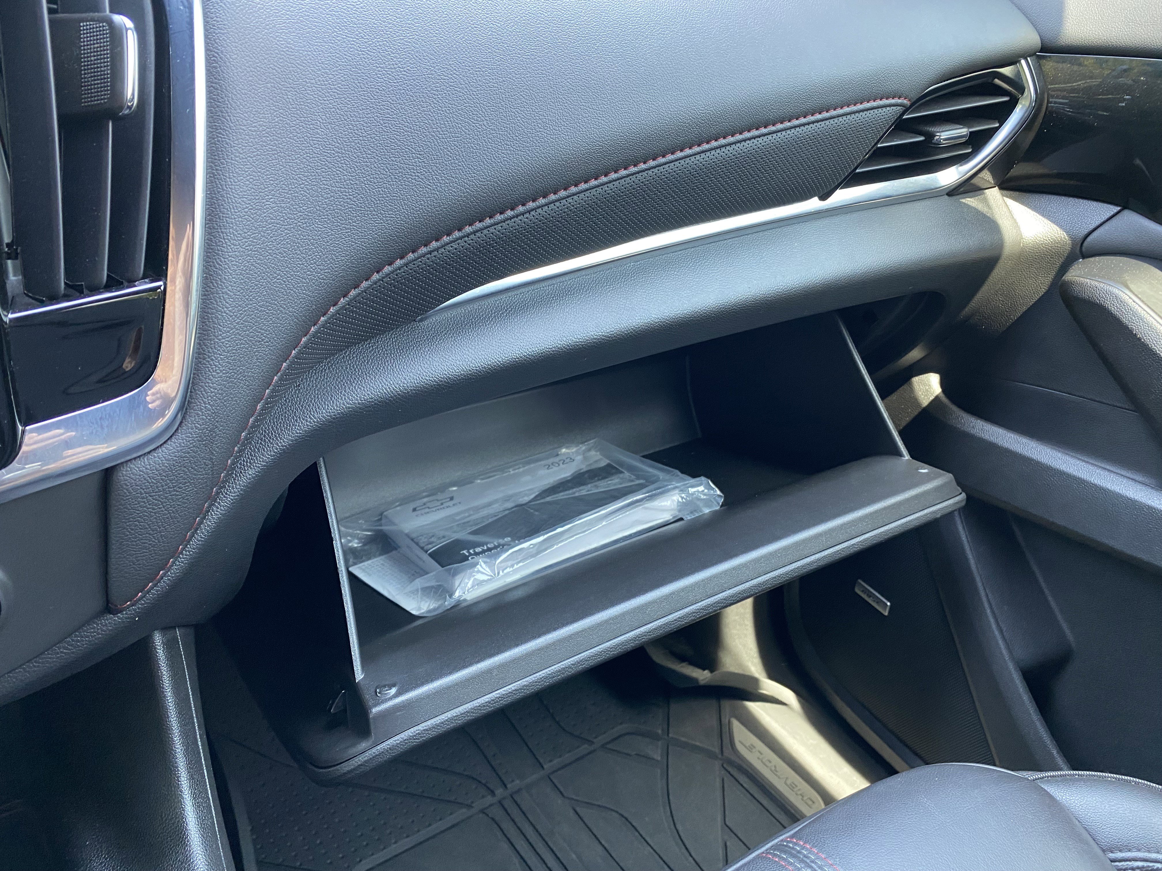 Used 2023 Chevrolet Traverse RS image 31