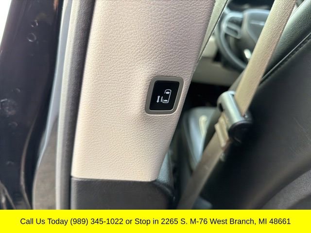 Used 2020 Chrysler Voyager Lxi image 31