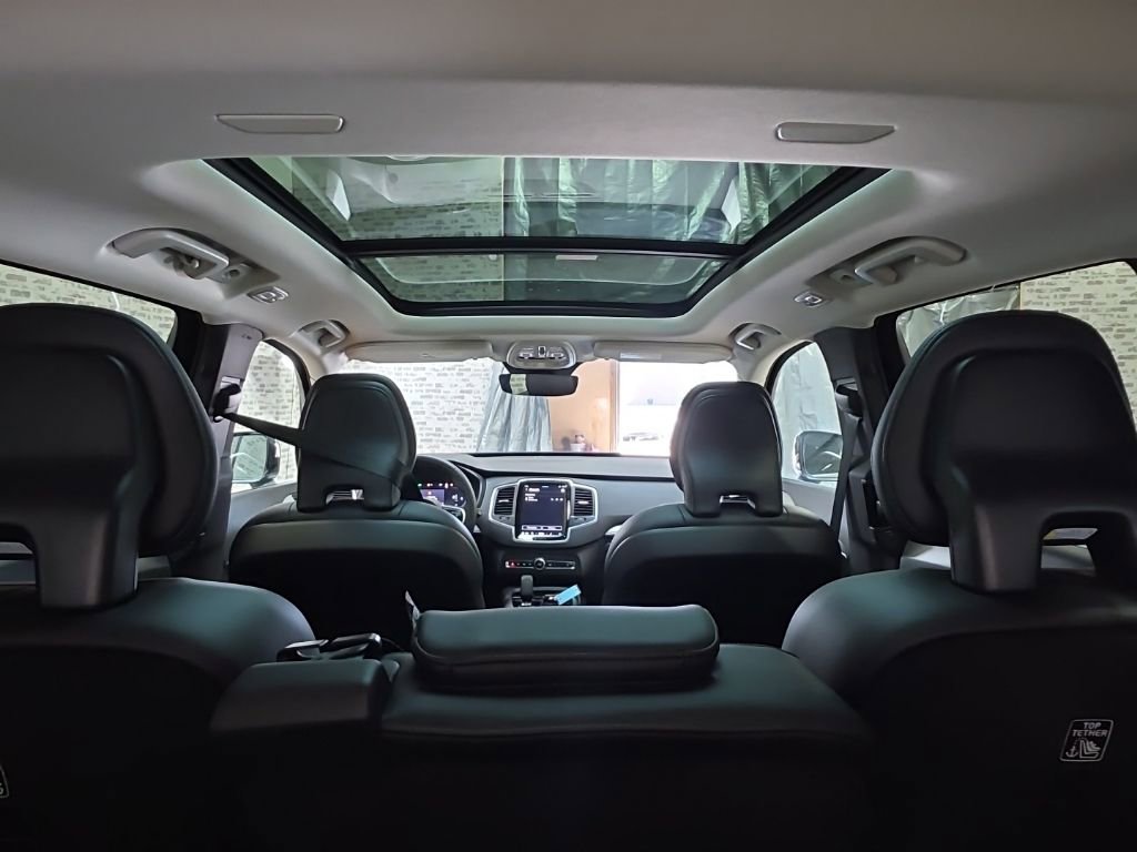 Used 2024 Volvo XC90 B5 Core image 14