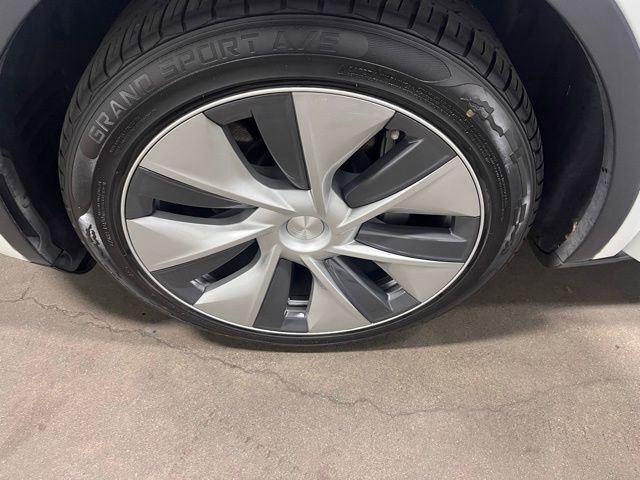Used 2022 Tesla Model Y Long Range image 27