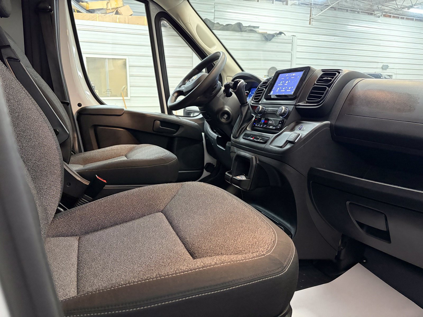 Used 2025 RAM ProMaster 2500 w/ U-Haul Equipment Group FWD image 21