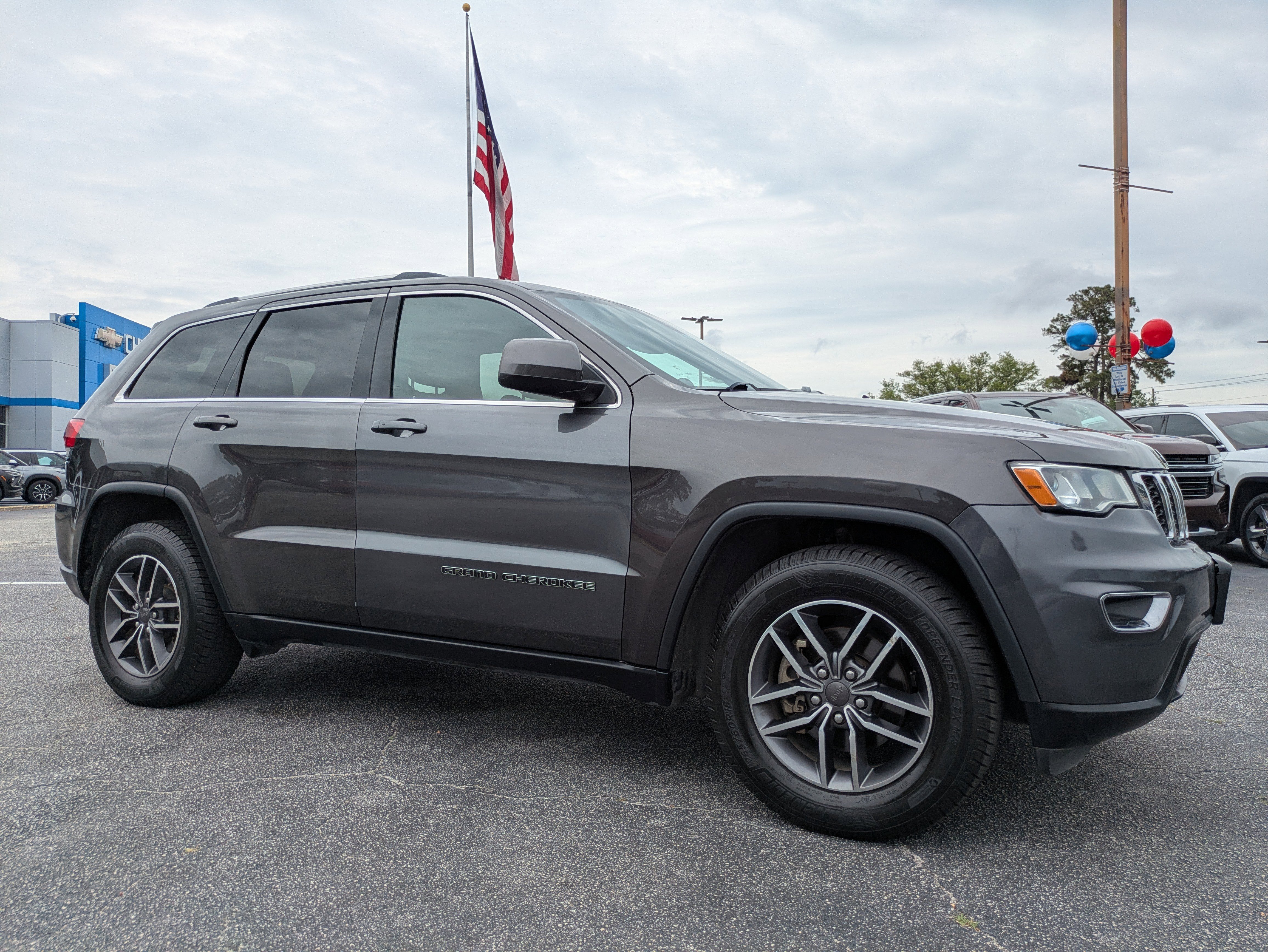 Used 2019 Jeep Grand Cherokee Laredo w/ Laredo X Package RWD image 3
