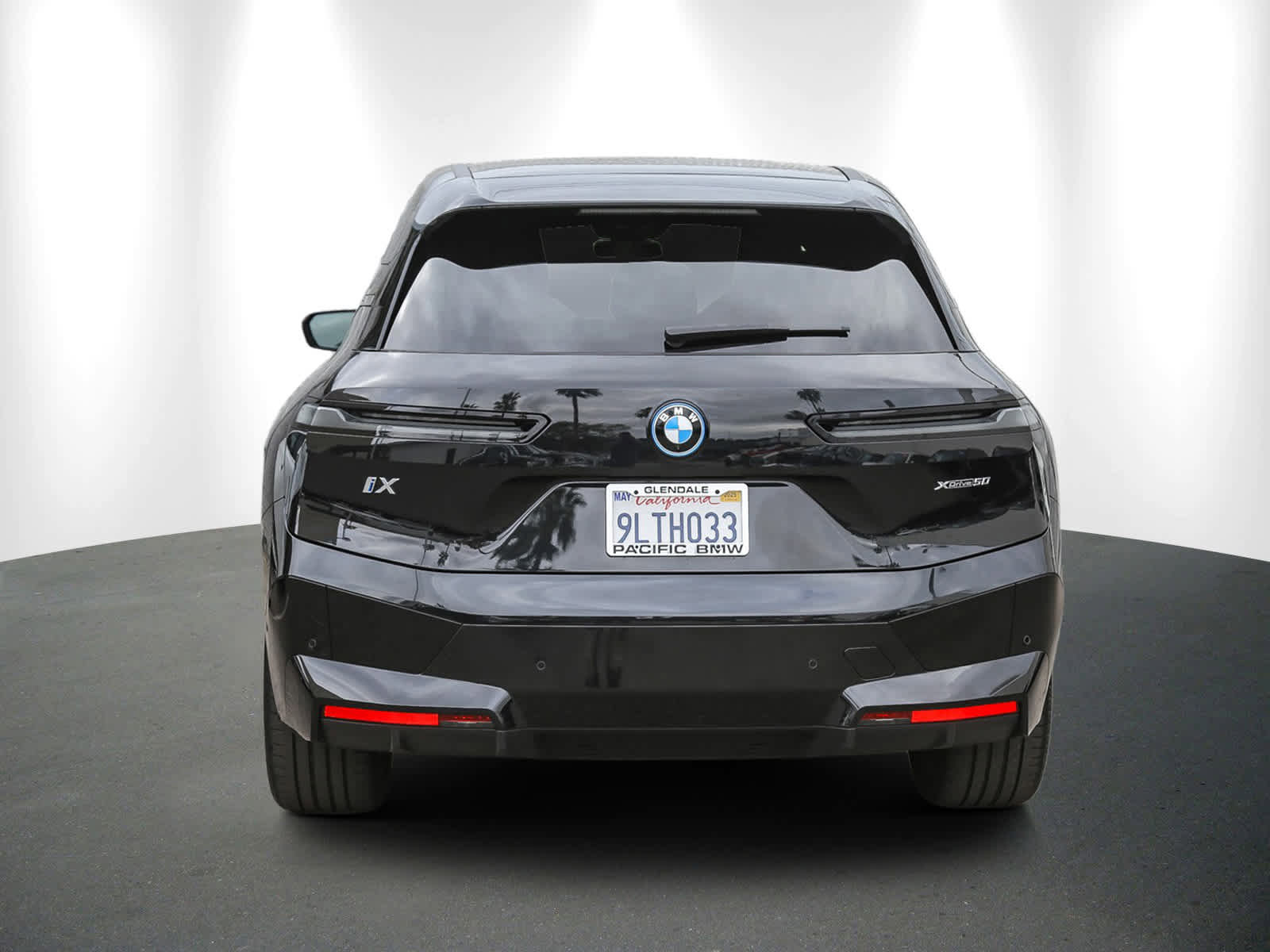 Used 2025 BMW iX xDrive50 w/ Premium Package image 5