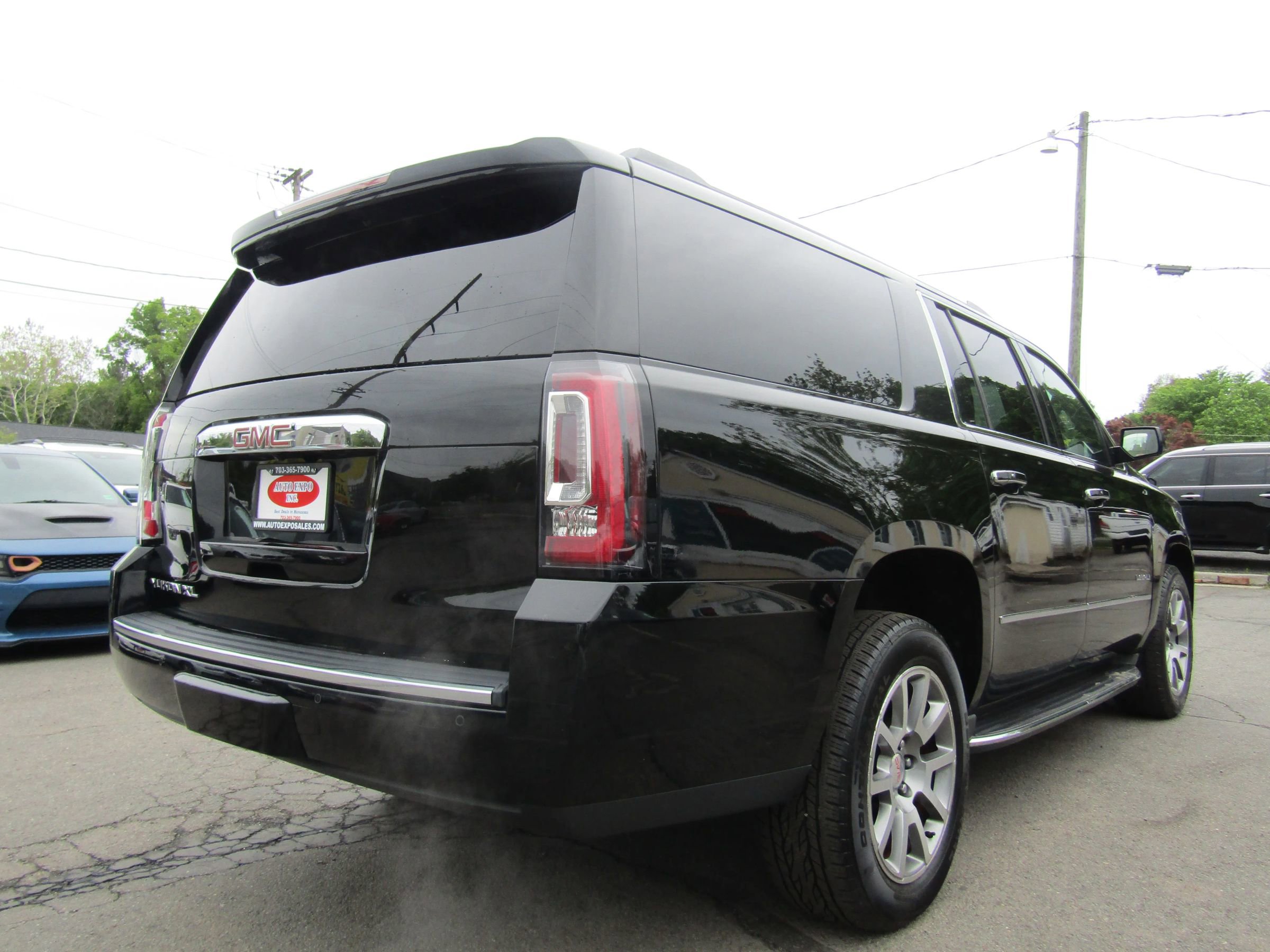 Used 2016 GMC Yukon XL Denali w/ Open Road Package AWD/4WD image 7