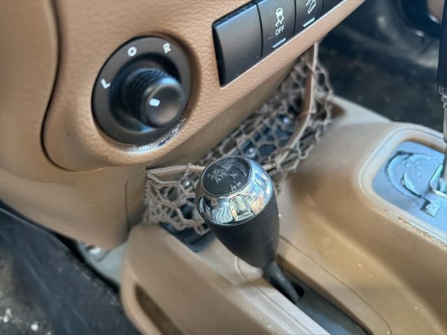 Used 2017 Jeep Wrangler Unlimited Sahara w/ Connectivity Group image 25