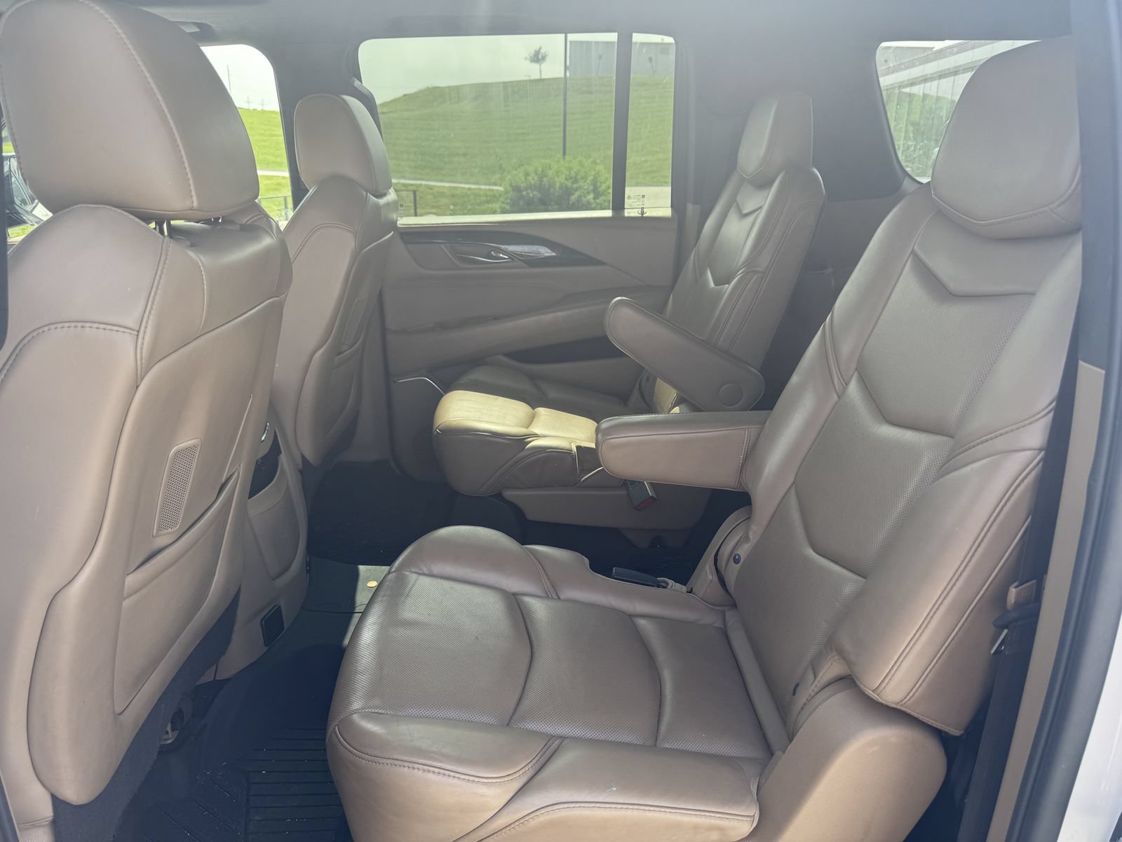 Used 2020 Cadillac Escalade ESV Platinum AWD/4WD image 6