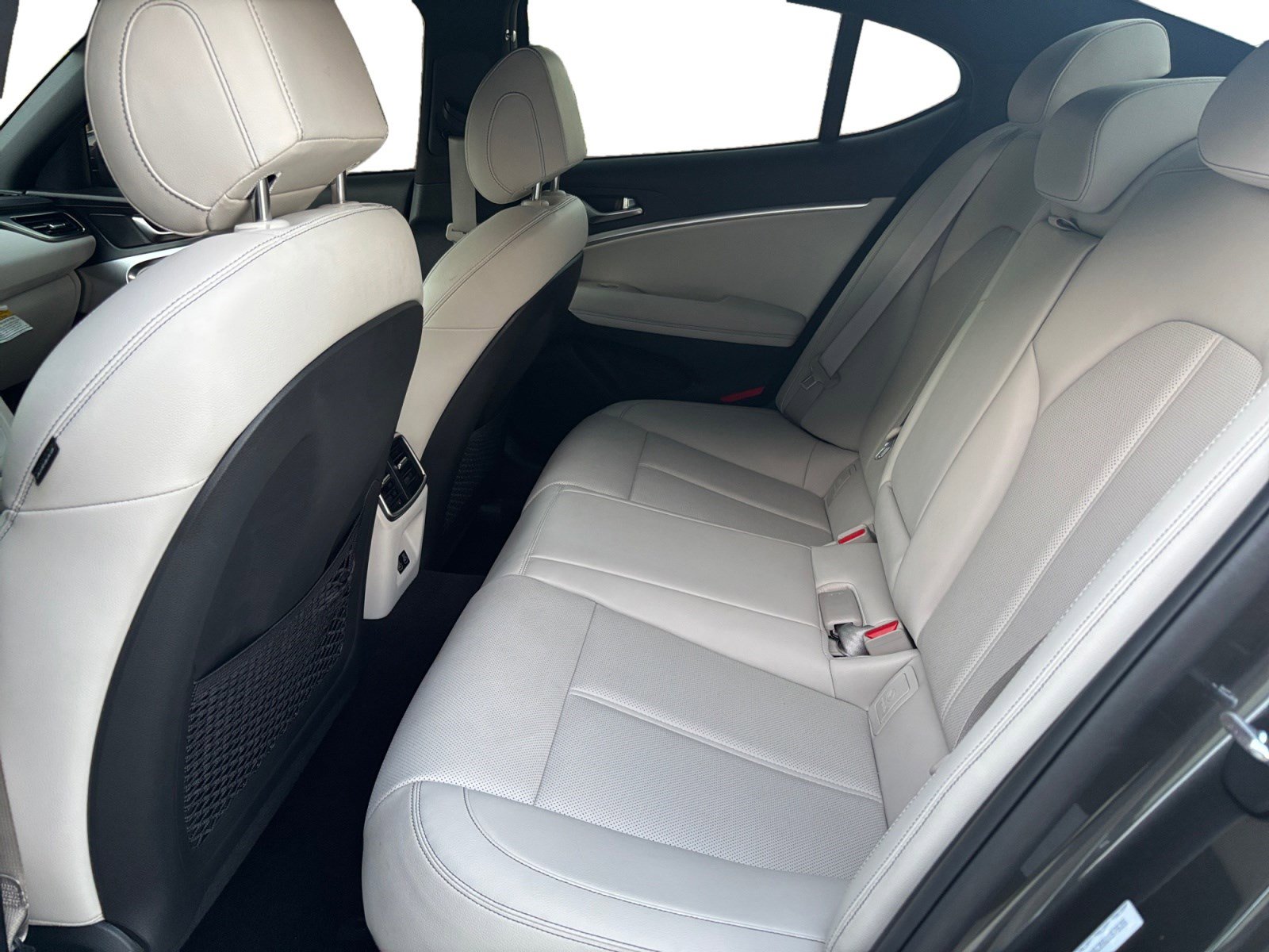 Used 2025 Genesis G70 2.5T image 13