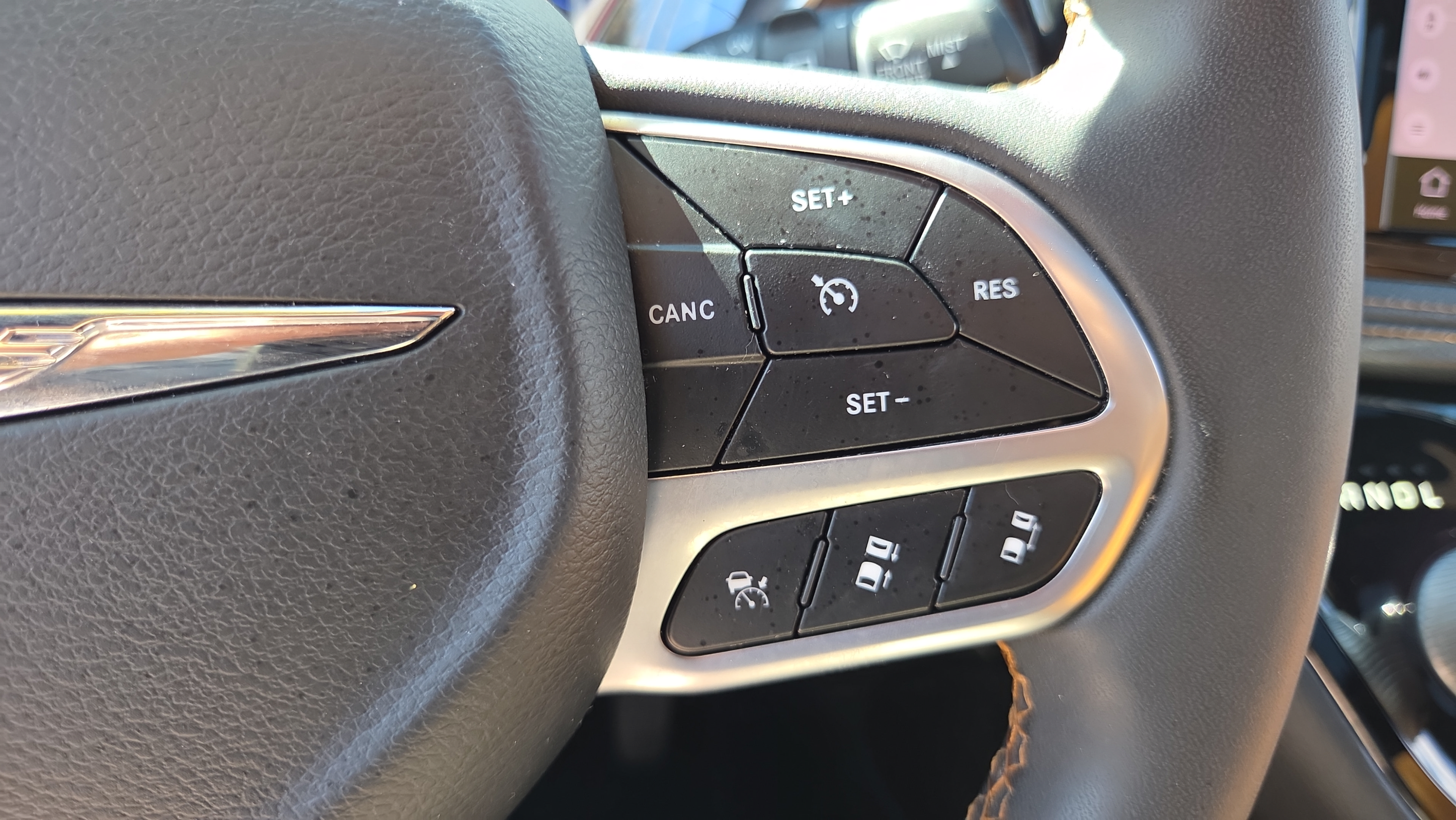 Used 2022 Chrysler Pacifica Pinnacle FWD image 36