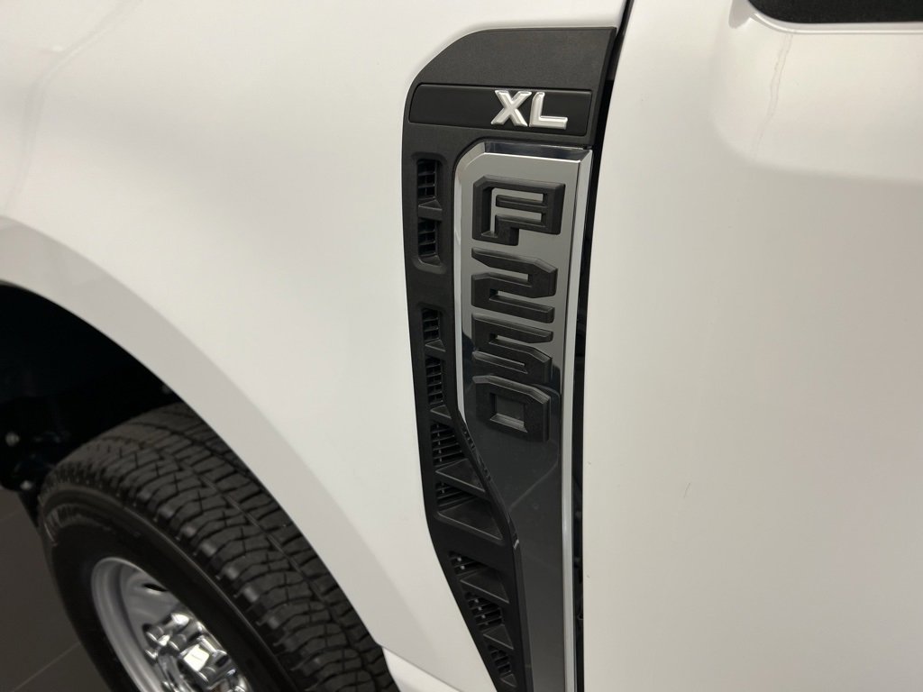 New 2026 Ford F250 XL w/ XL Chrome Package image 25