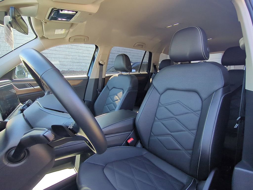 Used 2025 Volkswagen Atlas SE image 24