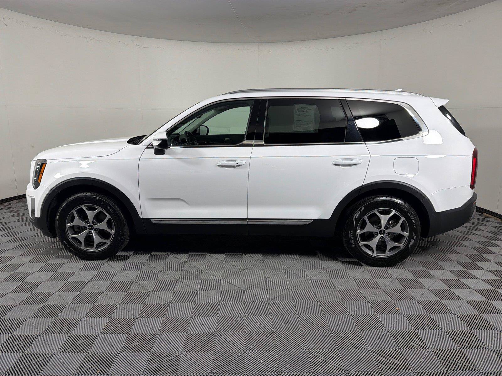 Used 2022 Kia Telluride EX FWD image 4