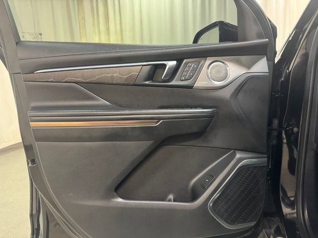 Used 2025 Buick Enclave Avenir w/ Super Cruise Package image 11