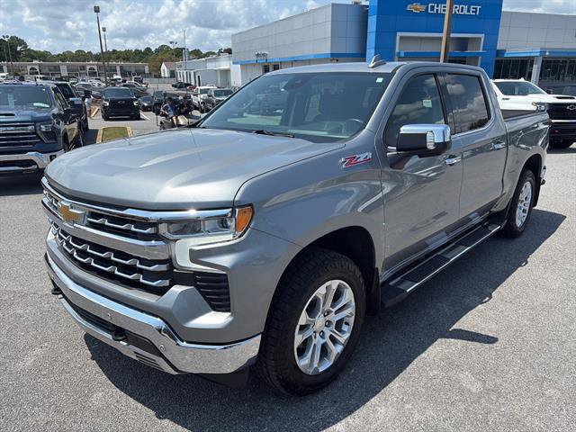 Used 2024 Chevrolet Silverado 1500 LTZ AWD/4WD image 2