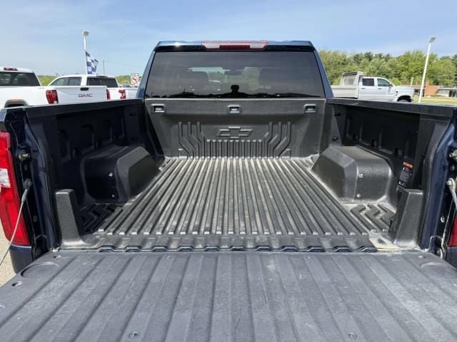 Used 2020 Chevrolet Silverado 1500 Custom w/ Custom Value Package AWD/4WD image 9