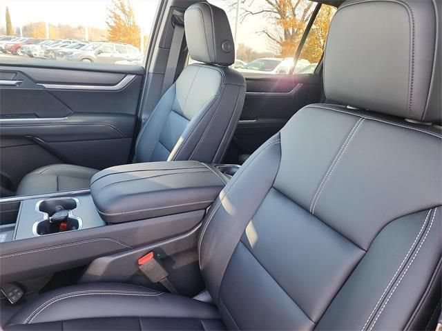 New 2026 GMC Acadia Elevation w/ Super Cruise Package FWD image 13