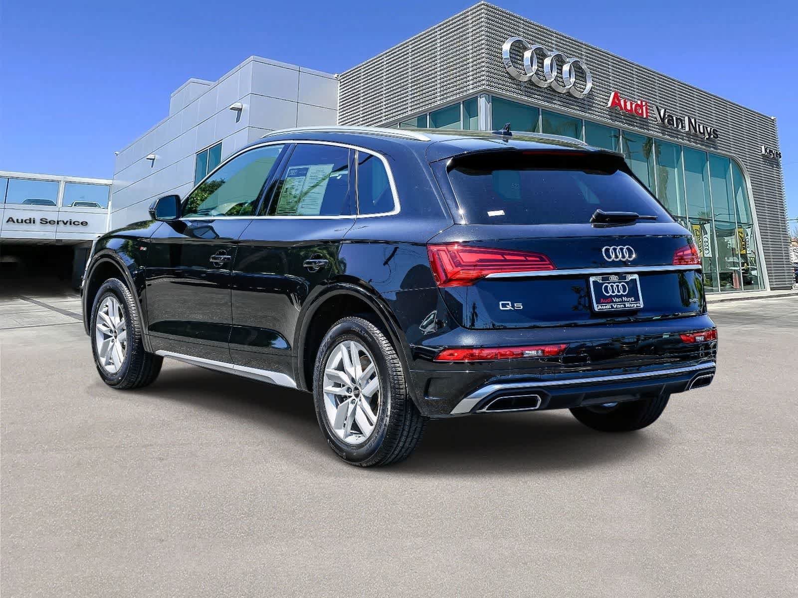 Used 2023 Audi Q5 2.0T Premium w/ Convenience Package AWD/4WD image 2