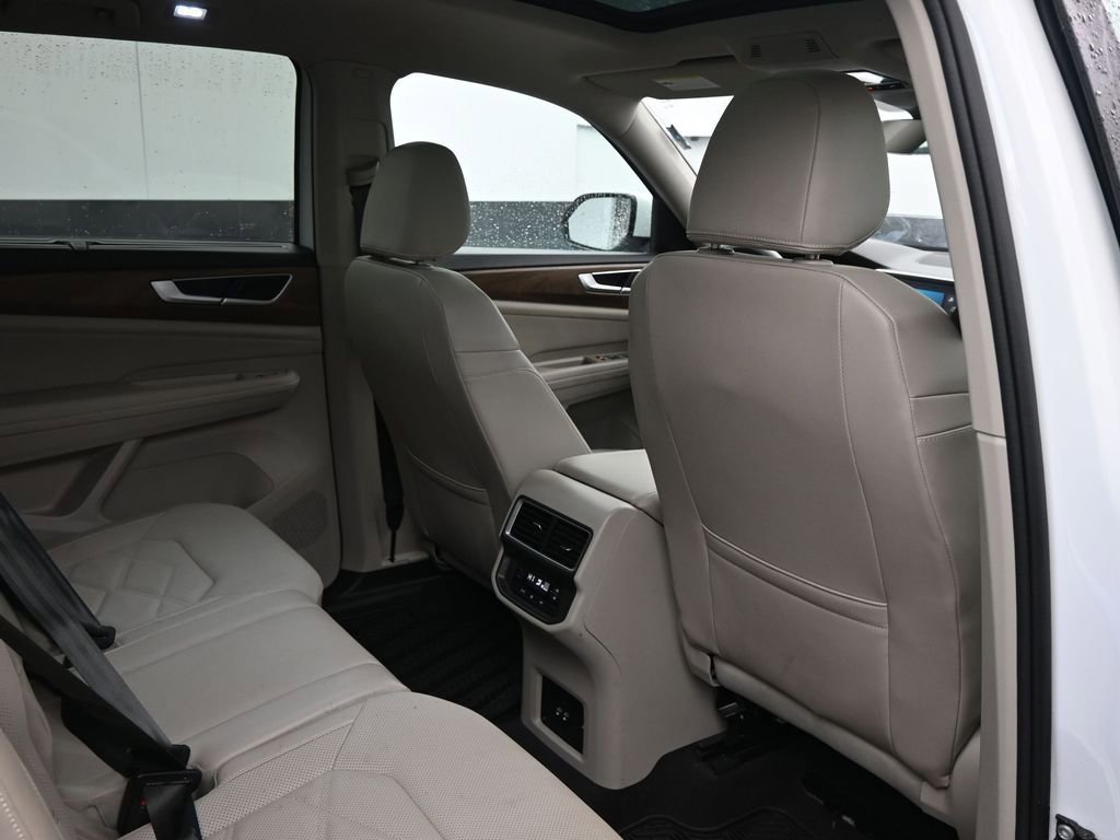 Used 2024 Volkswagen Atlas SE w/ Panoramic Sunroof Package image 19