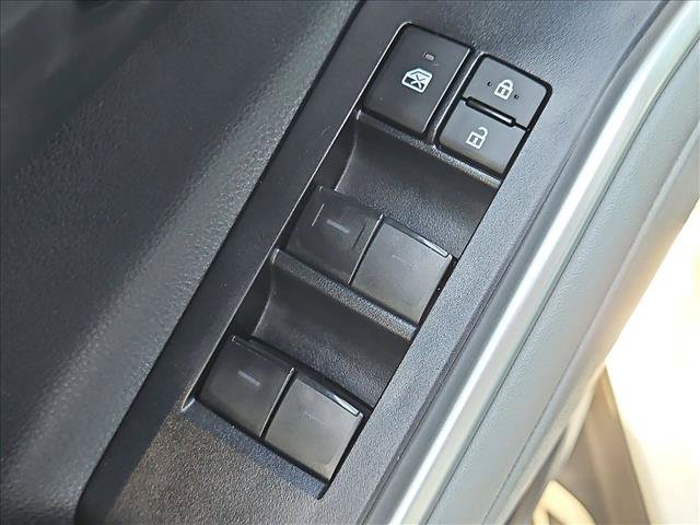 Used 2023 Toyota Highlander XLE AWD/4WD image 12