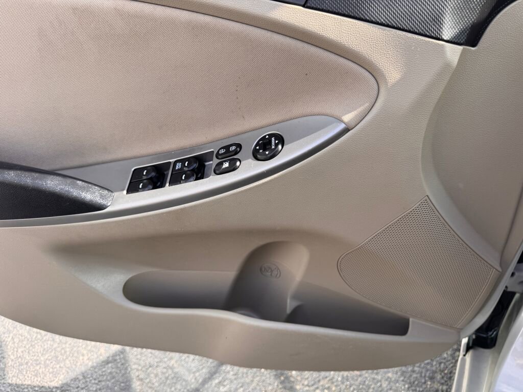 Used 2016 Hyundai Accent SE image 22