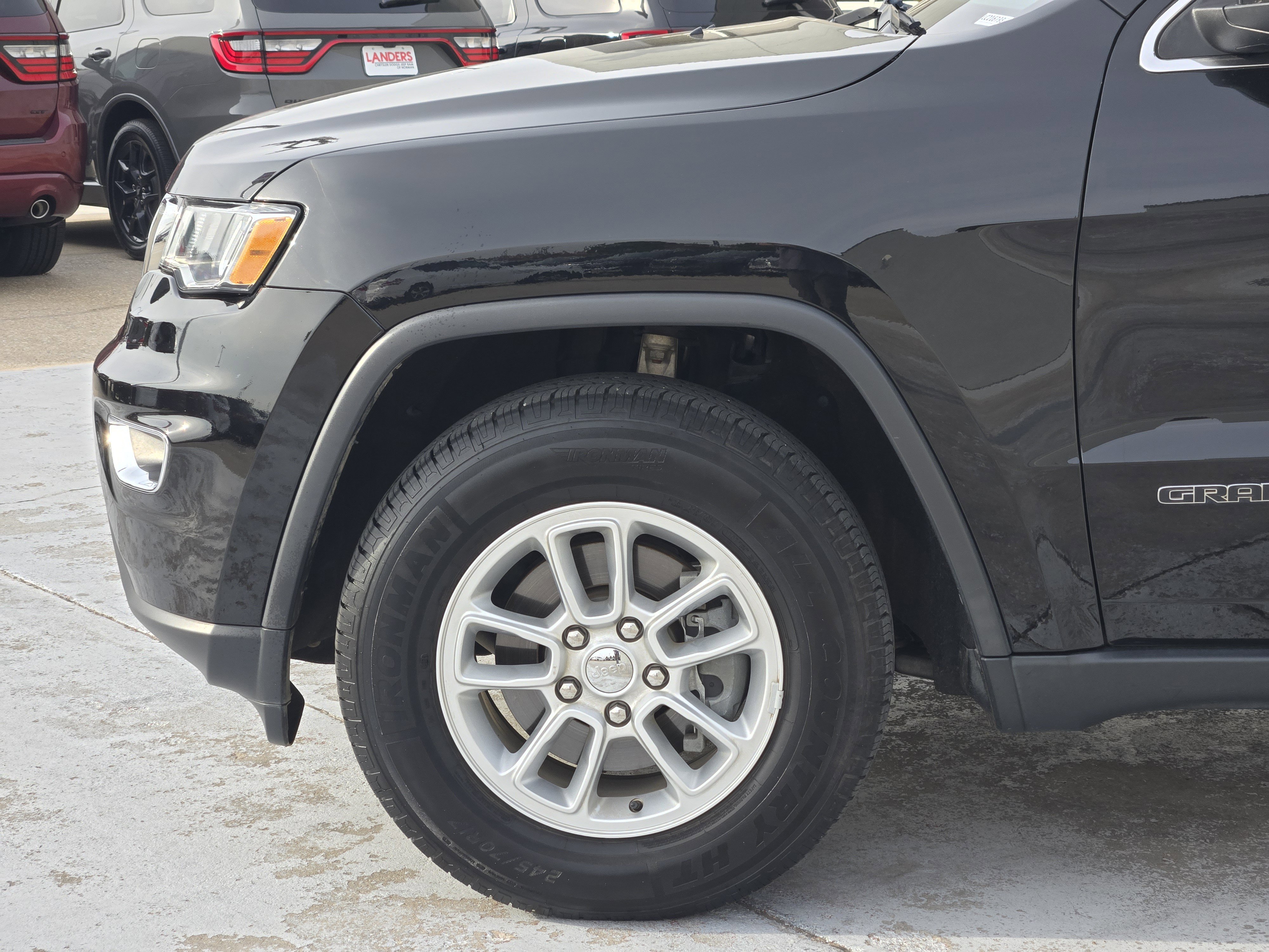 Used 2020 Jeep Grand Cherokee Laredo image 9