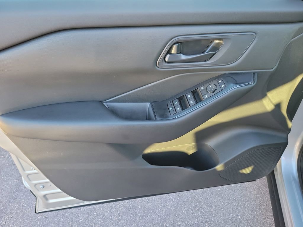 Certified 2025 Nissan Rogue S image 15