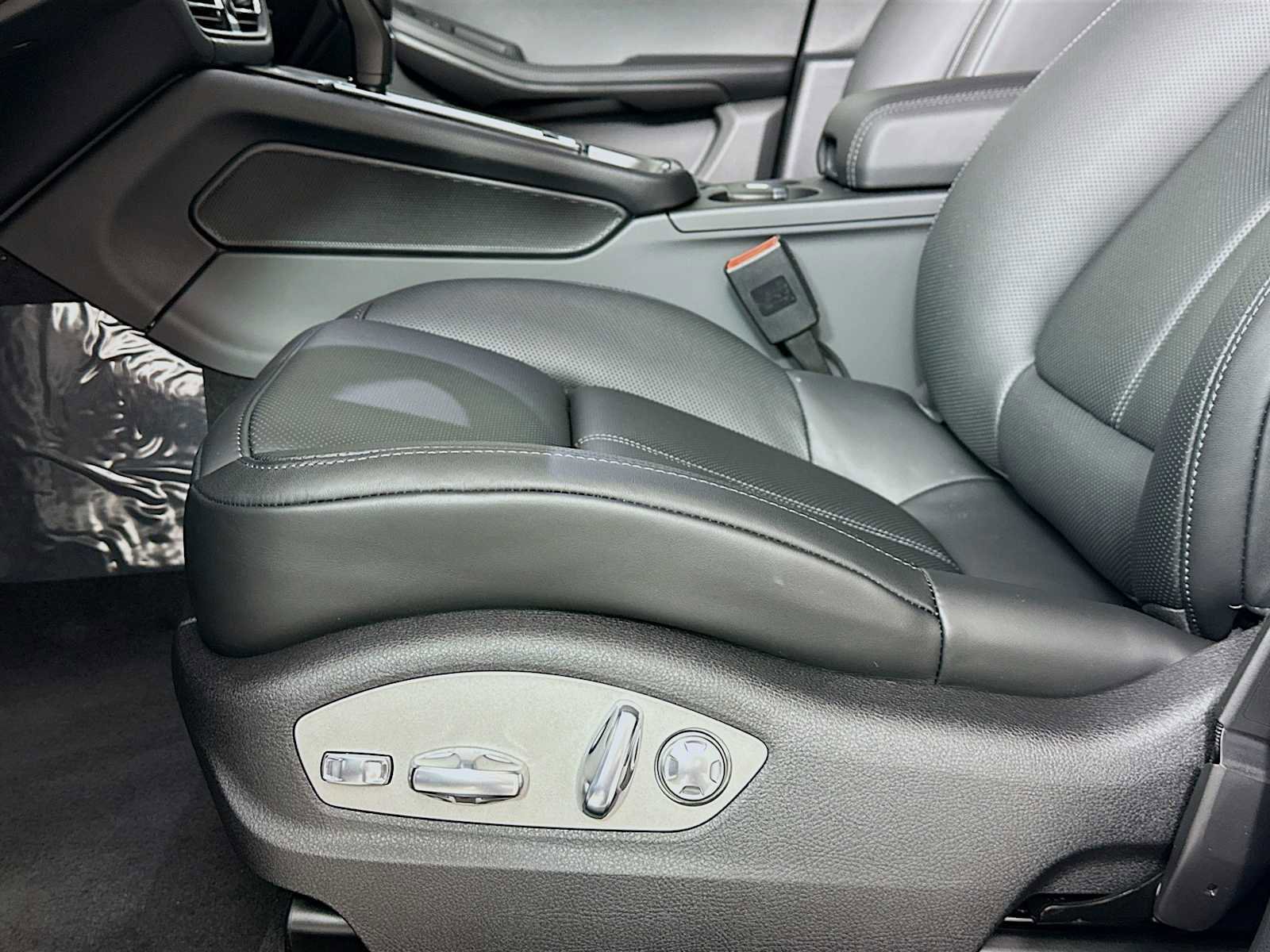 New 2026 Porsche Macan image 12