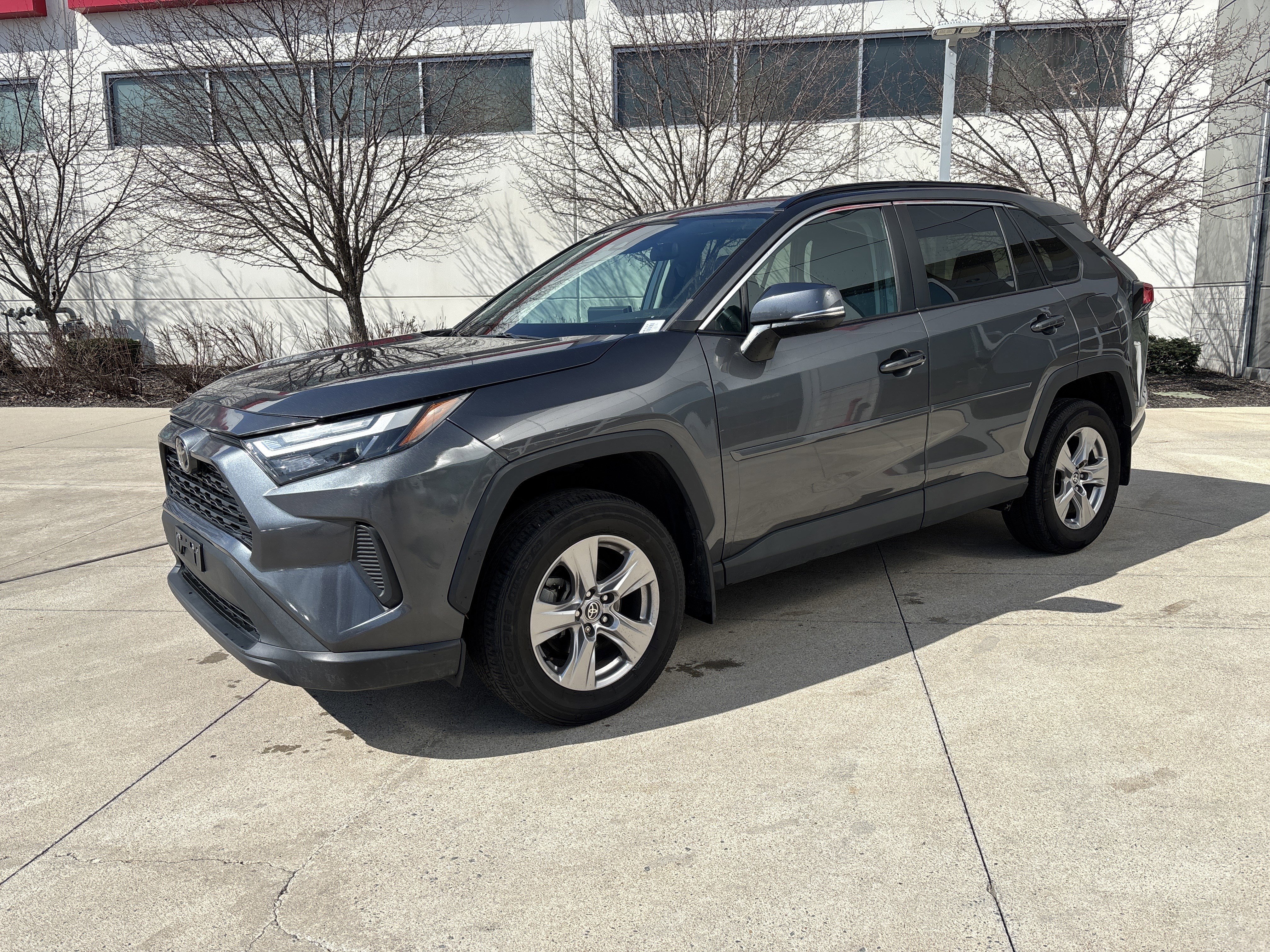 Used 2022 Toyota RAV4 XLE w/ Convenience Package AWD/4WD image 3