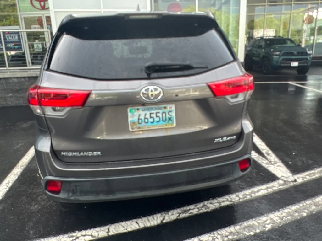 Used 2018 Toyota Highlander XLE AWD/4WD image 15