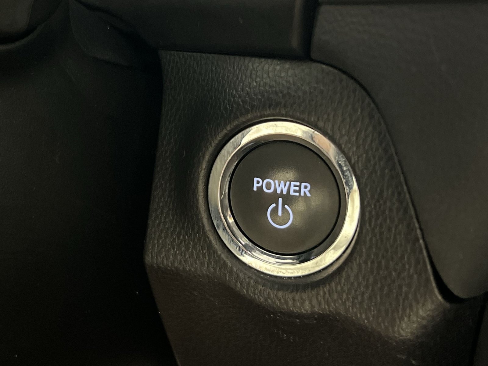 Used 2025 Toyota RAV4 XLE AWD/4WD image 35
