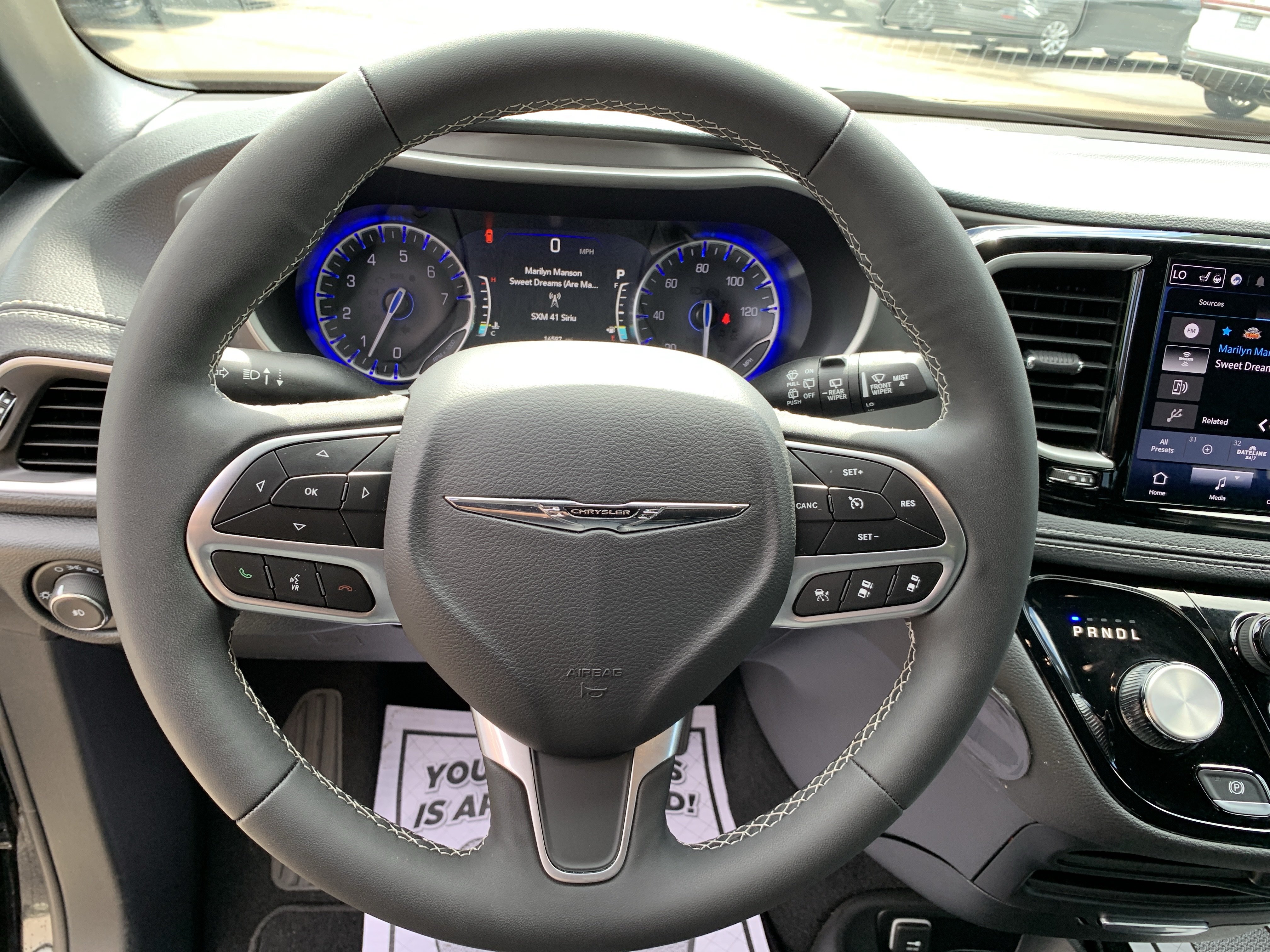 Used 2025 Chrysler Pacifica Select FWD image 28