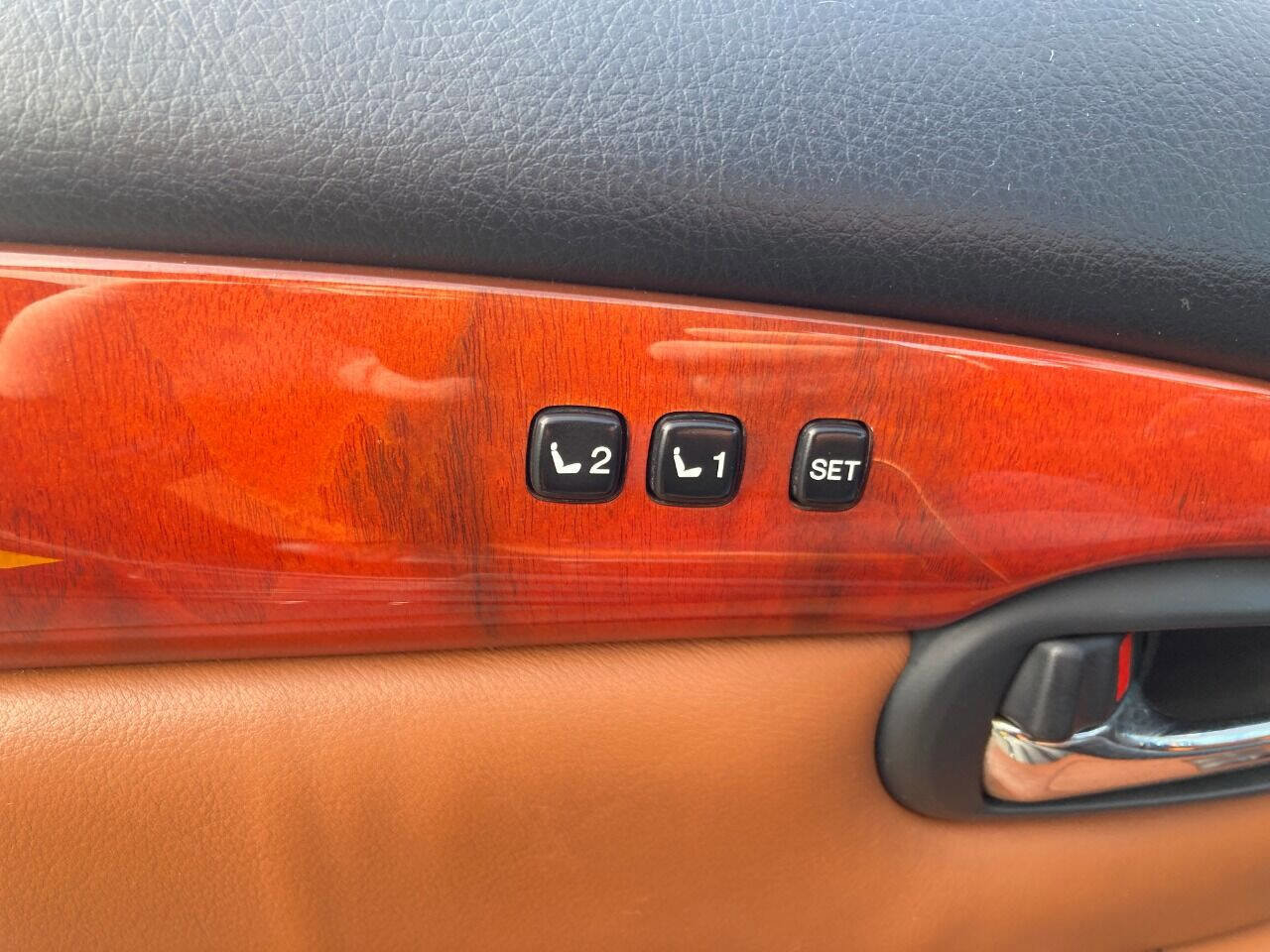 Used 2003 Lexus SC 430 Base 2dr Convertible image 12