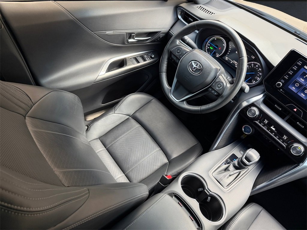 Used 2021 Toyota Venza XLE image 15