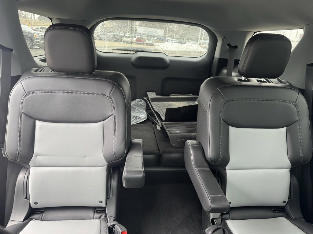 Used 2024 Ford Explorer XLT w/ Equipment Group 202A image 9