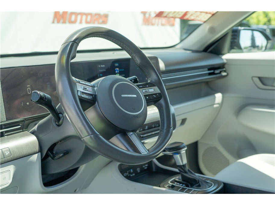 Used 2025 Hyundai Kona SEL FWD image 25