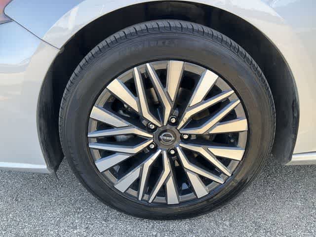 Used 2024 Nissan Altima 2.5 SV FWD image 12