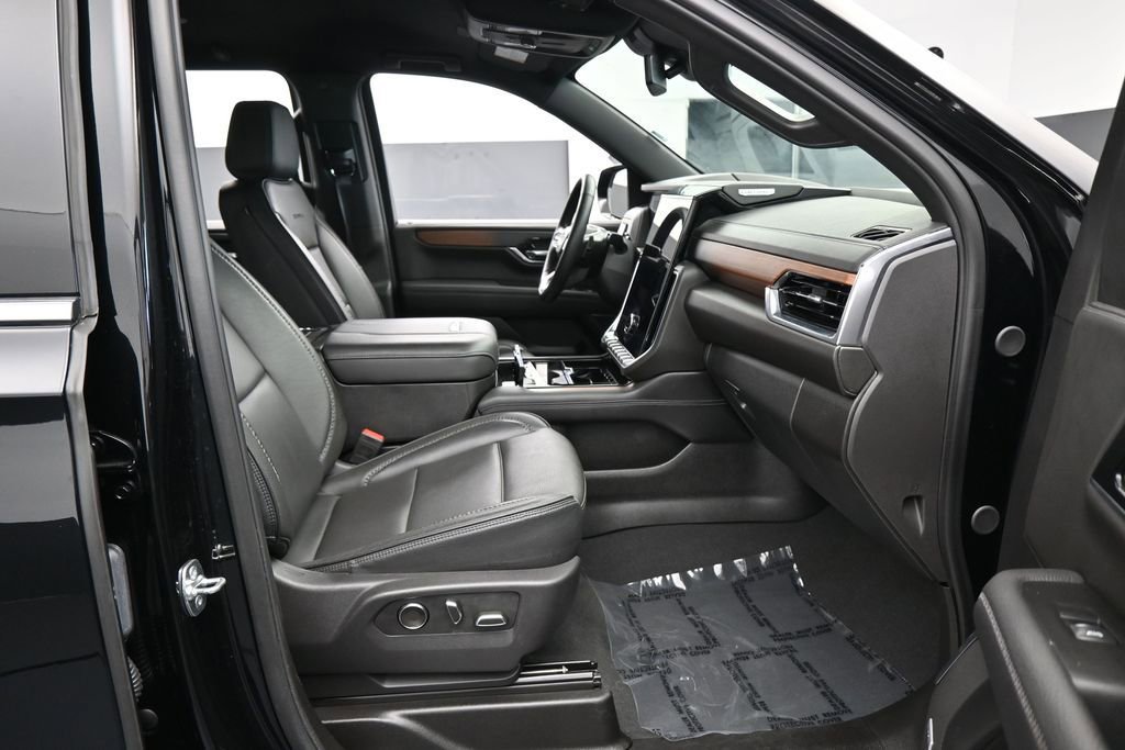 Used 2025 GMC Yukon XL Denali AWD/4WD image 50